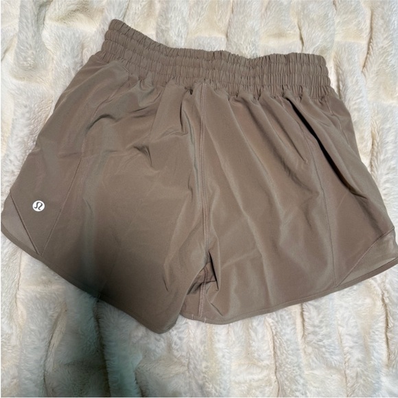 LULULEMON tan Hotty Hot HR Shorts. Size 4 with 4” Length - Picture 2 of 3